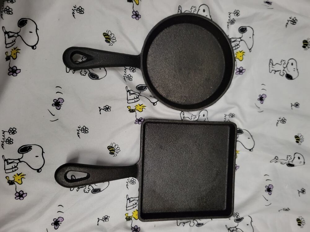Unmarked Small Cast Iron 2-Piece Set Square Griddle & Round Skillet